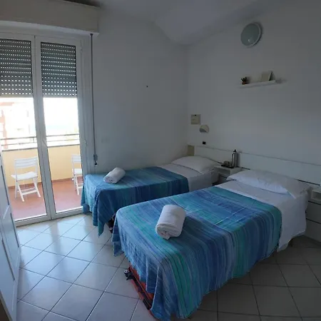 Hotel John 3*